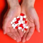 کمبود چه ویتامینی باعث لرزش دست می‌شود؟